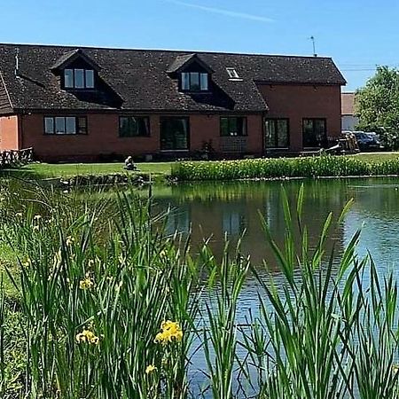 Bransford Farm Fishery & B & B Exterior foto