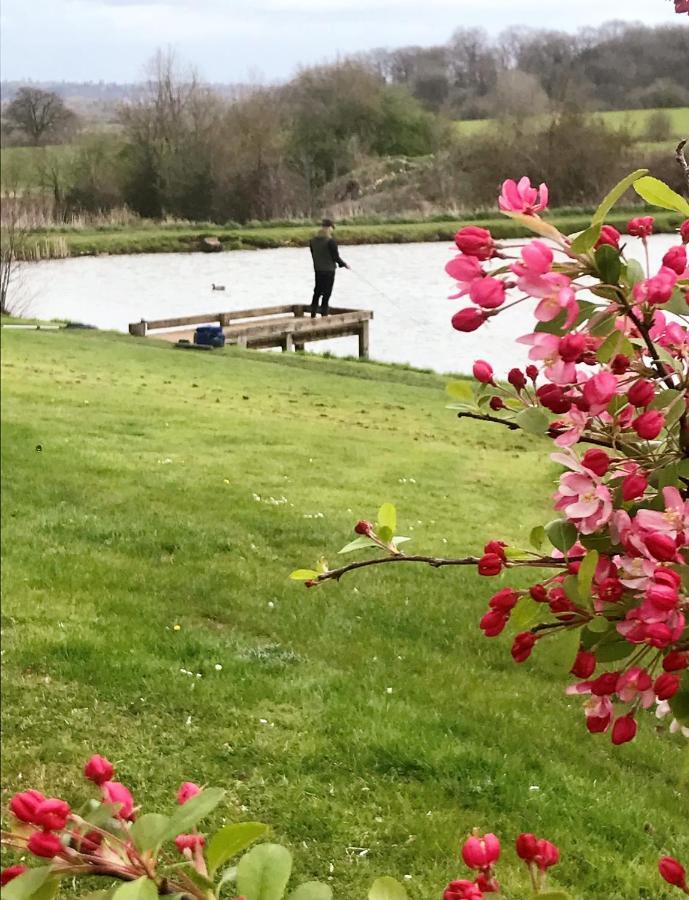 Bransford Farm Fishery & B & B Exterior foto